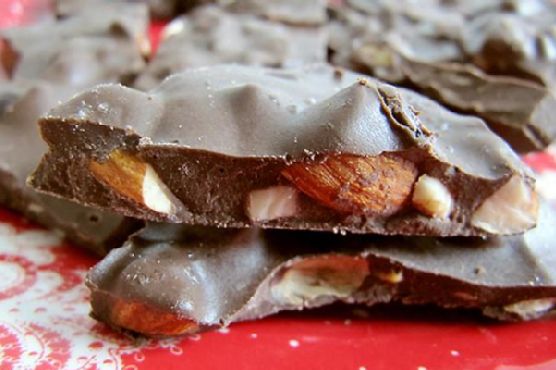 Chocolate Almond Bark | Made by Meaghan Moineau