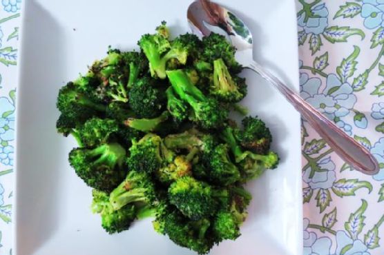 Roasted Broccoli with Lemon and Garlic recipe by Meaghan Moineau