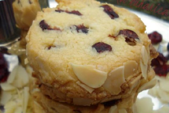 Almond and cranberry shortbread recipe by Meaghan Moineau