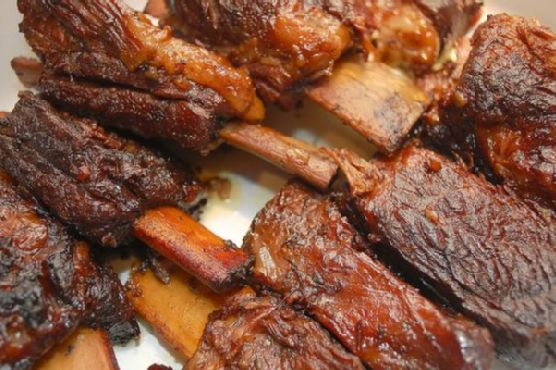 Sweet and Spicy Country-Style Ribs recipe by Meaghan Moineau