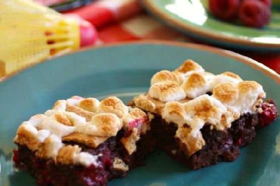 Decadent Dark Chocolate Raspberry S'mores Bars with Salted Caramel Drizzle recipe by Meaghan Moineau