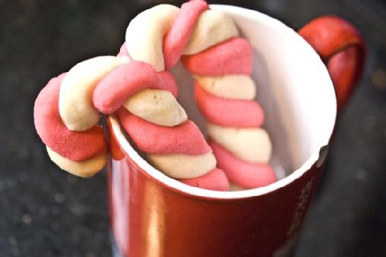 Gourmet Candy Cane Cookies with Dark Chocolate Drizzle recipe by Meaghan Moineau
