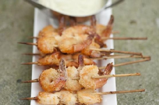 Spicy Crunchy Prawn Skewers with Zesty Lime-Avocado Cream recipe by Meaghan Moineau
