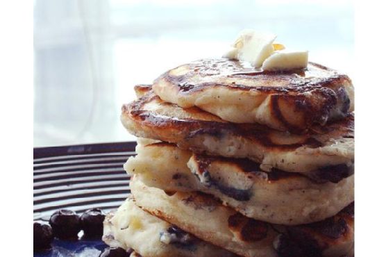 Rich Vanilla-Cardamom Pancakes with Saffron-Honey Drizzle recipe by Meaghan Moineau